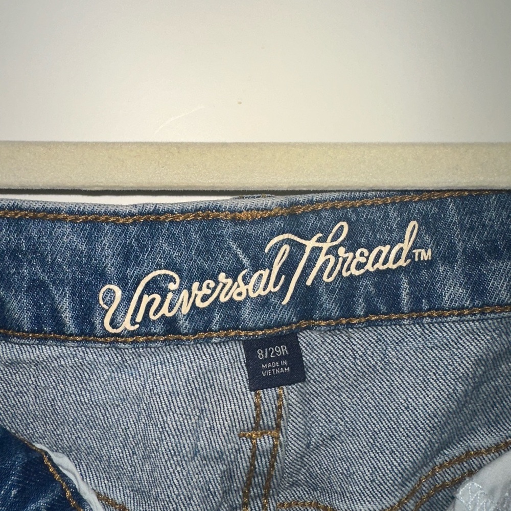 Universal Threads | Ripped Cut-Off Jeans Size 28 - Picture 3 of 3